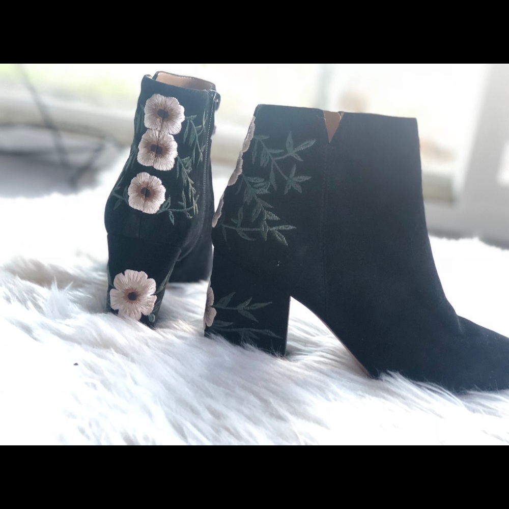 Franco Sarto floral embroidered booties NWOT - Picture 3 of 6